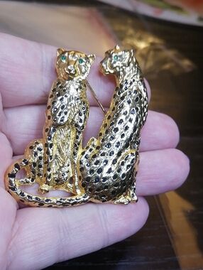 Gold-Tone Pr Of Leopards Duo Pin with Black Enamel Spots Vintage Brooch
